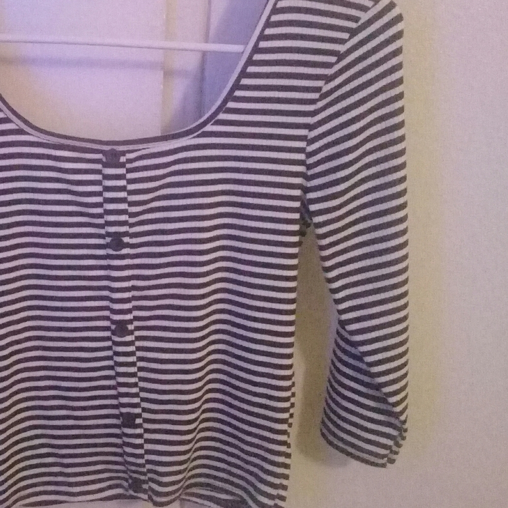 A crop top shirt